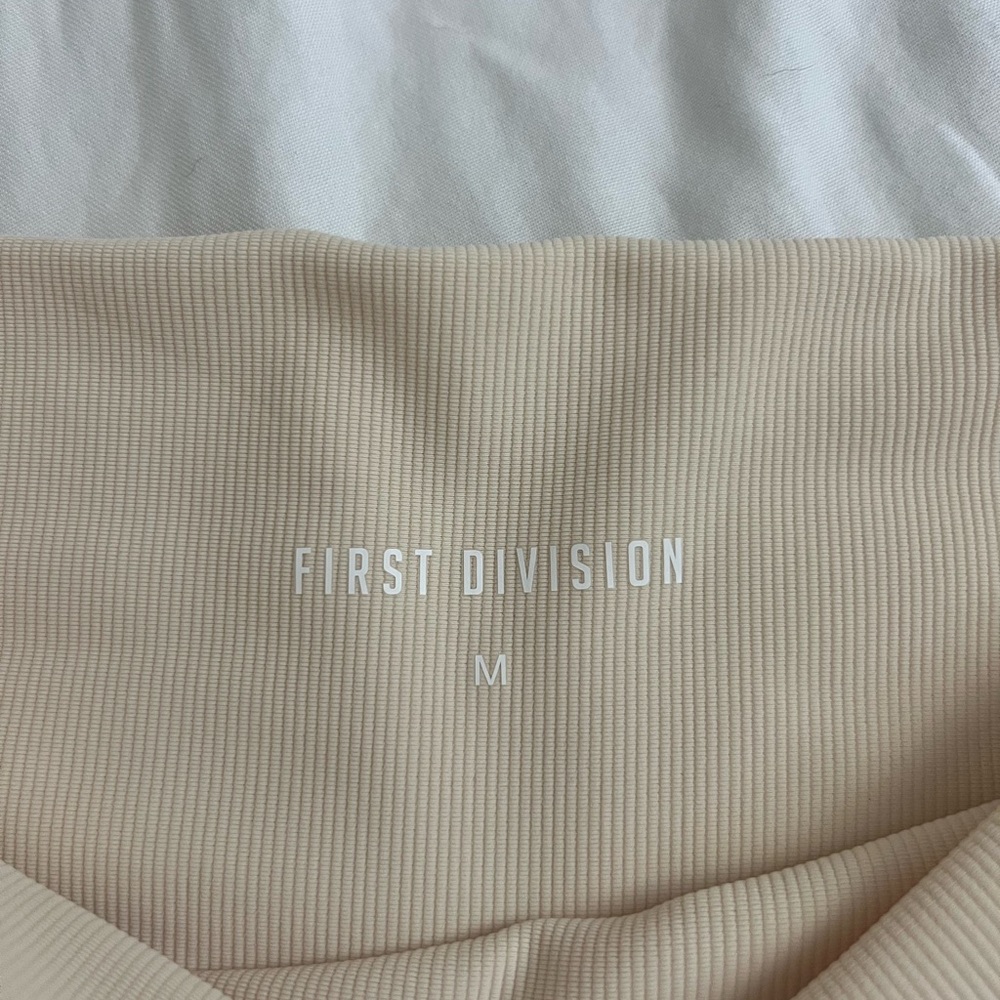First Division Beige Ribbedbiker shorts